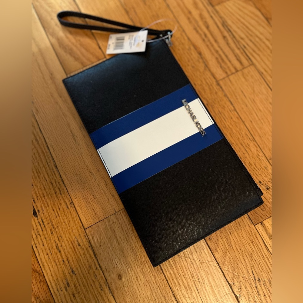 NEW Michael Kors Wristlet